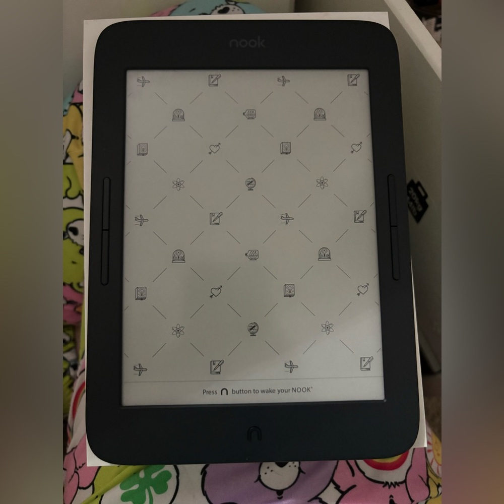 Barnes and noble nook glow light plus.